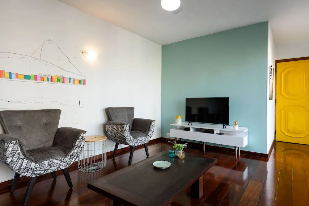 Apartment Near The Subway With 2 Balconies