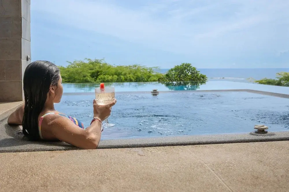 Luxury Villa: Hot Tub: Ocean Views: Fully Staffed