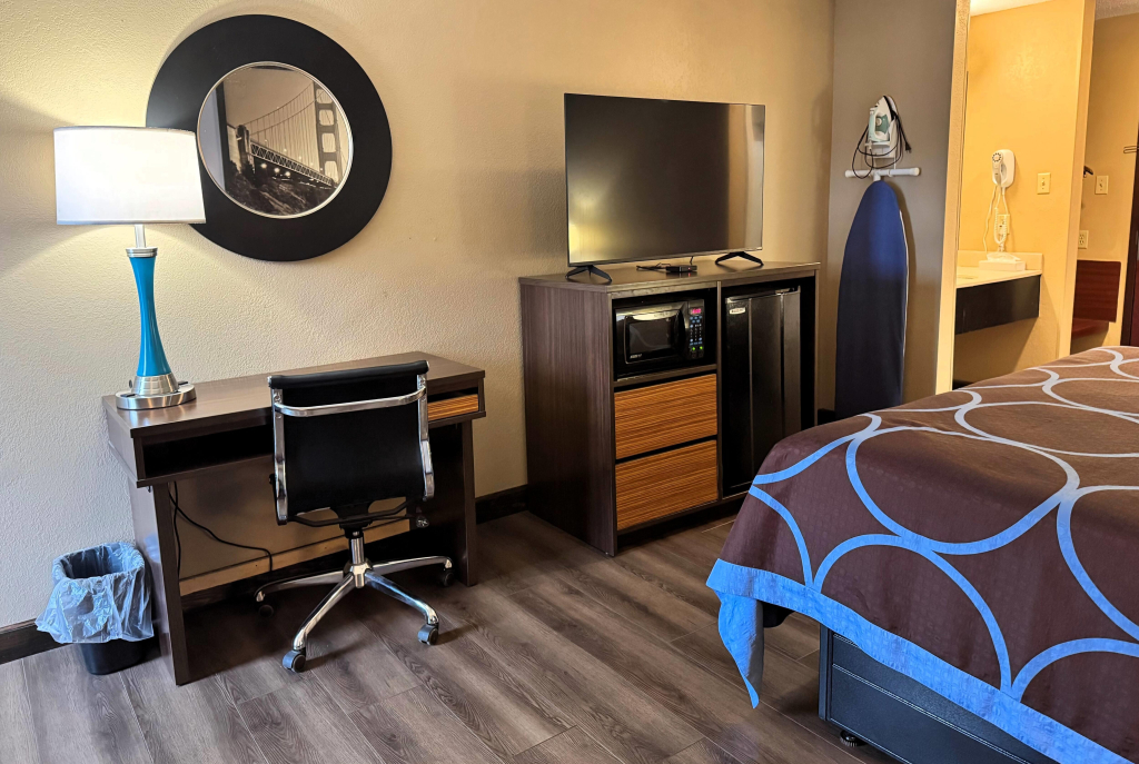 Super 8 by Wyndham Booneville