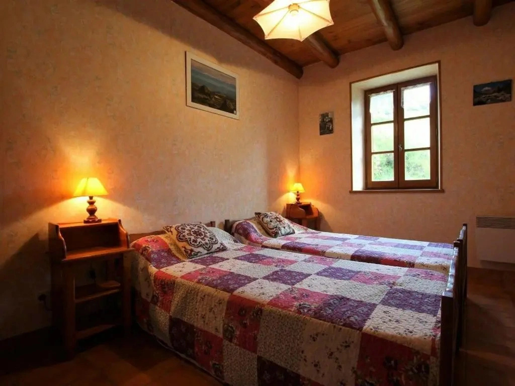 Grande maison en pierres avec jardin, proche dun bourg médiéval, animaux acceptés - FR-1-582-161
