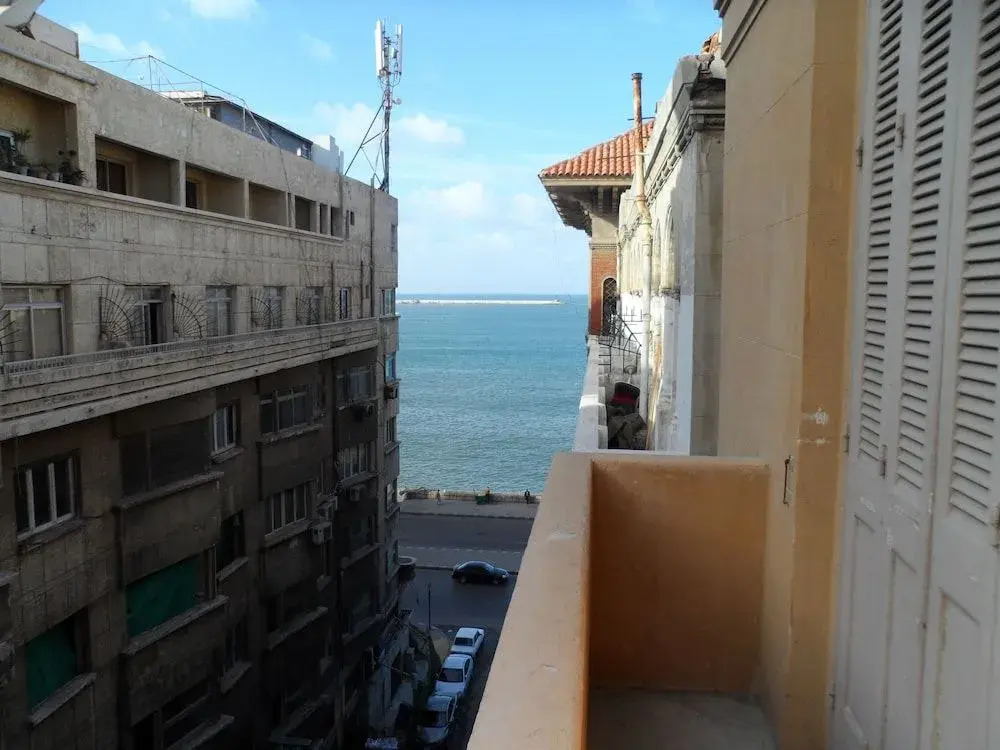 Triomphe Hostel