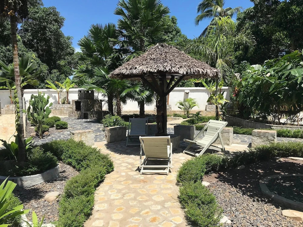 Wonderful Poolside Bungalow Perfect for 2 People