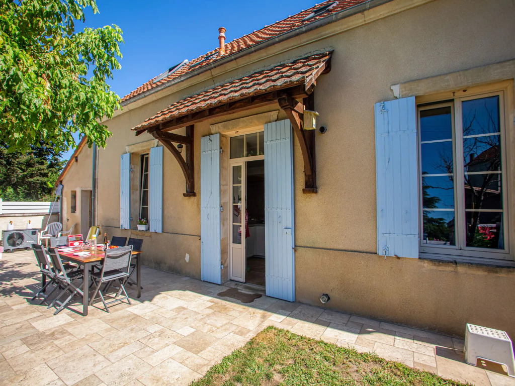 Cozy Bergerac Haven w Pool