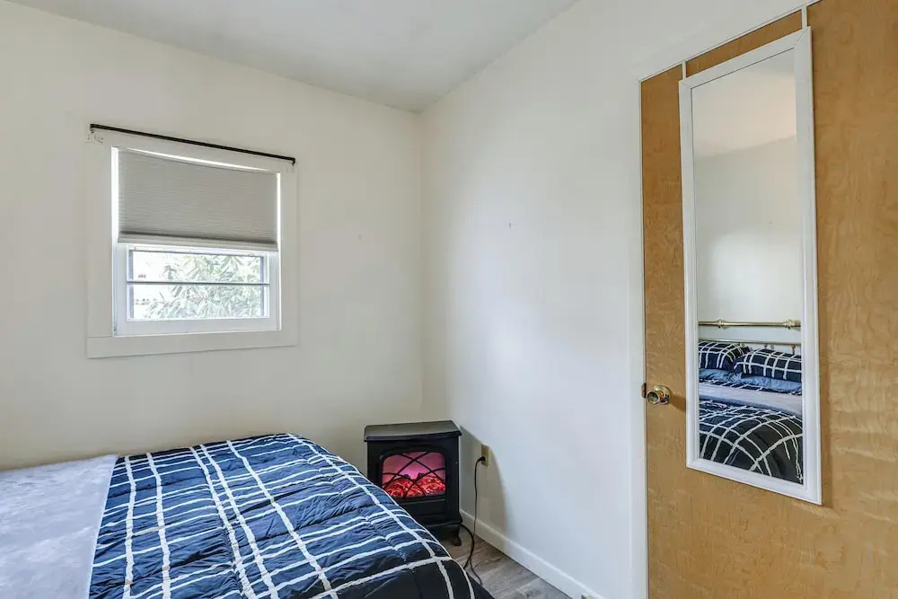 3 Mi to Belmont Stakes! Pet-friendly Home w/ Patio