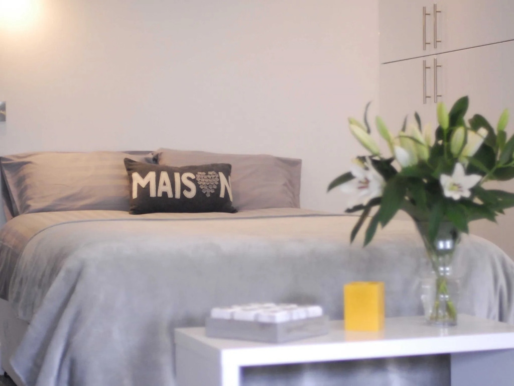 Fox House, Studio Apartments