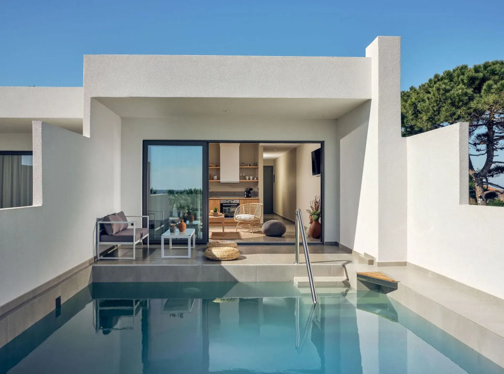 Oceanis Luxury Suites with Private Heated Pools and Sea View