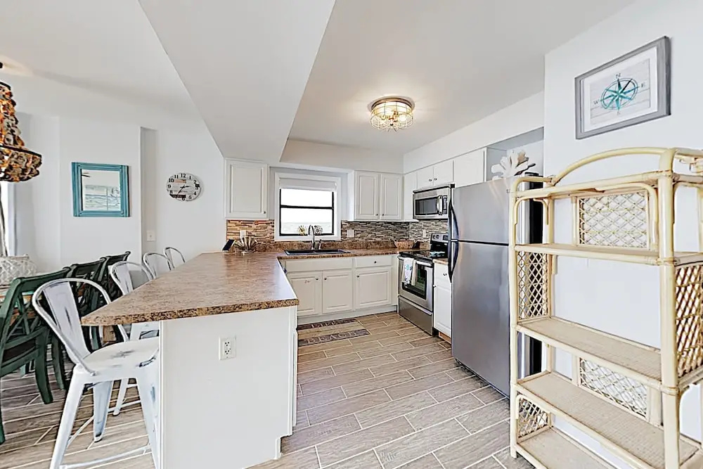 New Listing! Chic Gulf-view Beach W/ Pools 3 Bedroom Condo