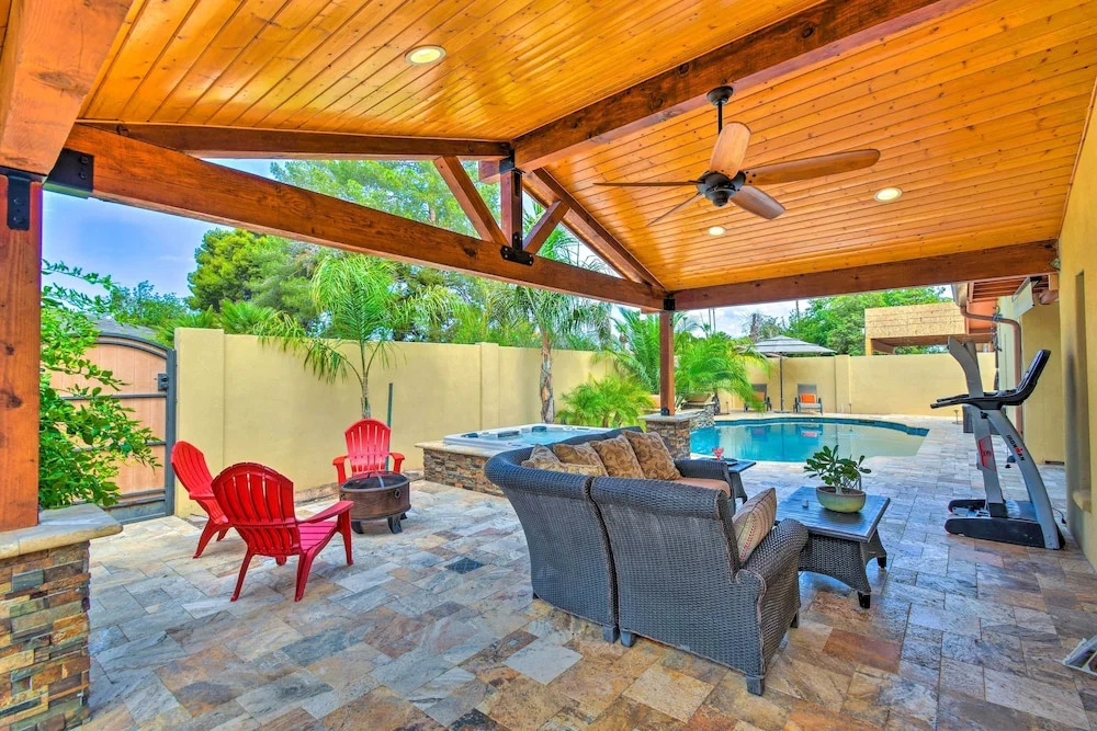 Snowbirds! Group Getaway w/ Hot Tub in Scottsdale