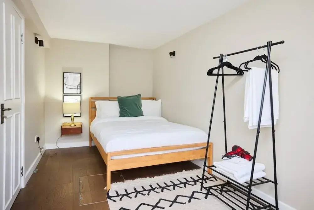 The Holland Park Crib - Classy 2bdr House