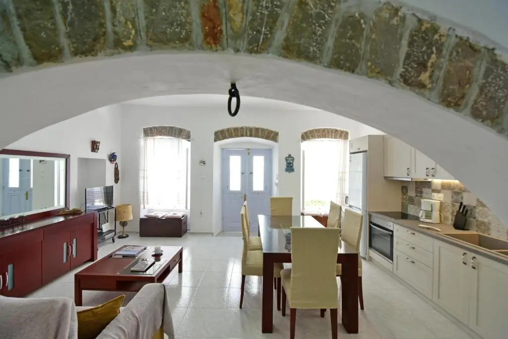 Arco I/ Downtown Rustic Apartment/4 min from port