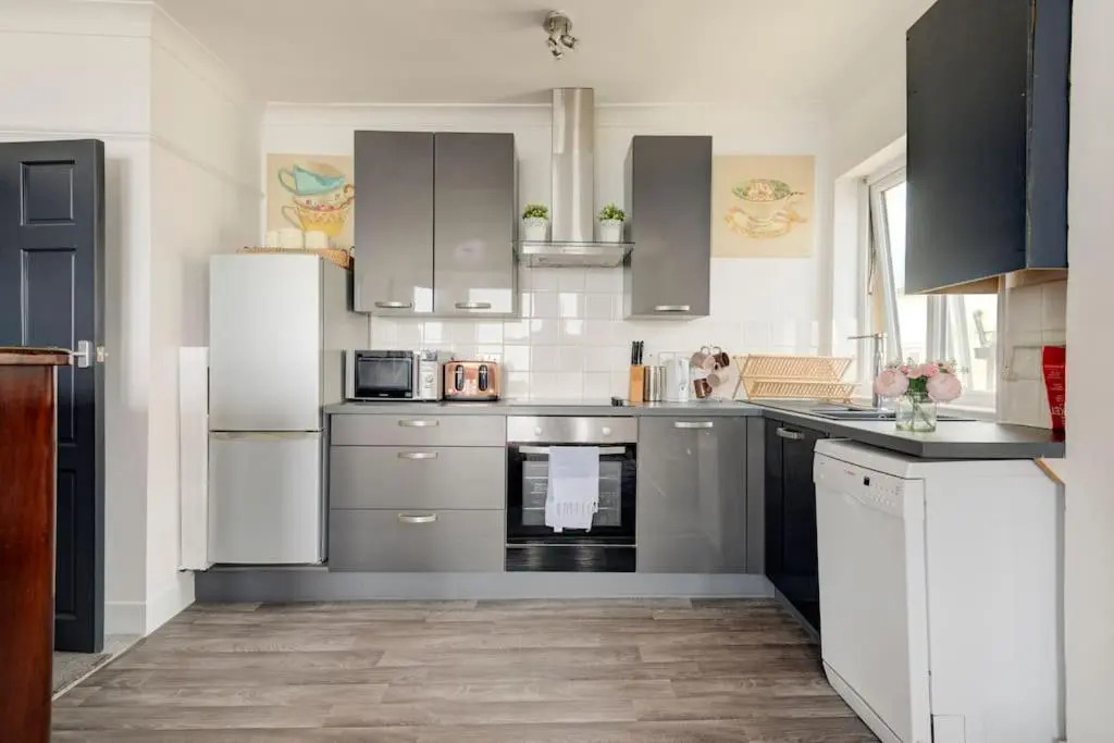 Worthing sea-front apartment