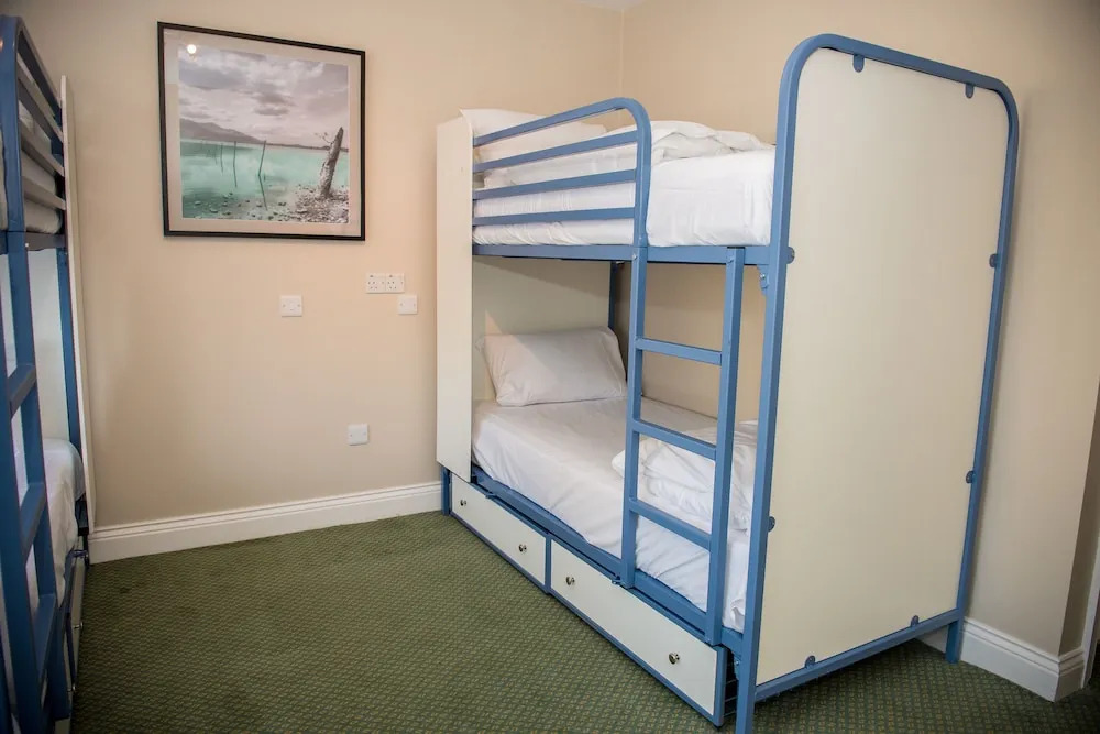 3 Lakes Hostel