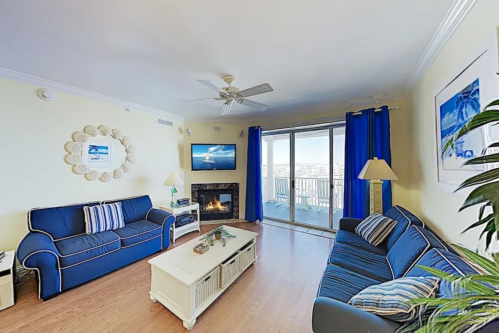 Beachfront W/ Pool & Ocean-view Balcony 3 Bedroom Condo