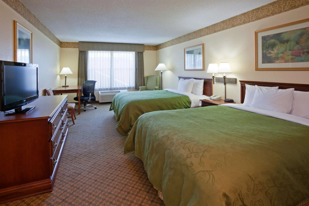 Country Inn & Suites by Radisson Albertville near Outlet Mall