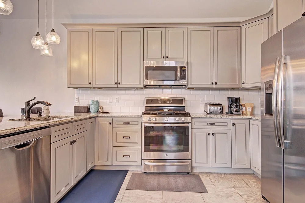 78 Alders Townhouse with Heated Garage by RedAwning