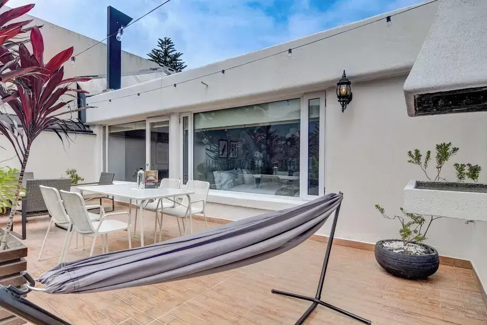 w Delightful 1BR With Terrace in Zona T