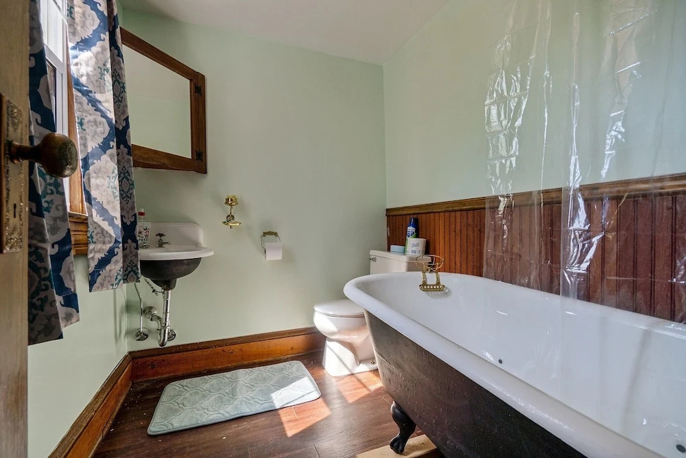 Captains Quarters By The Bay 3 Bedroom Cottage by RedAwning