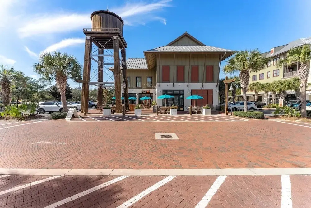 Salty Air & Blue Mountain Flair 3BR Condo w/ Pool, Balcony & Beach Access!