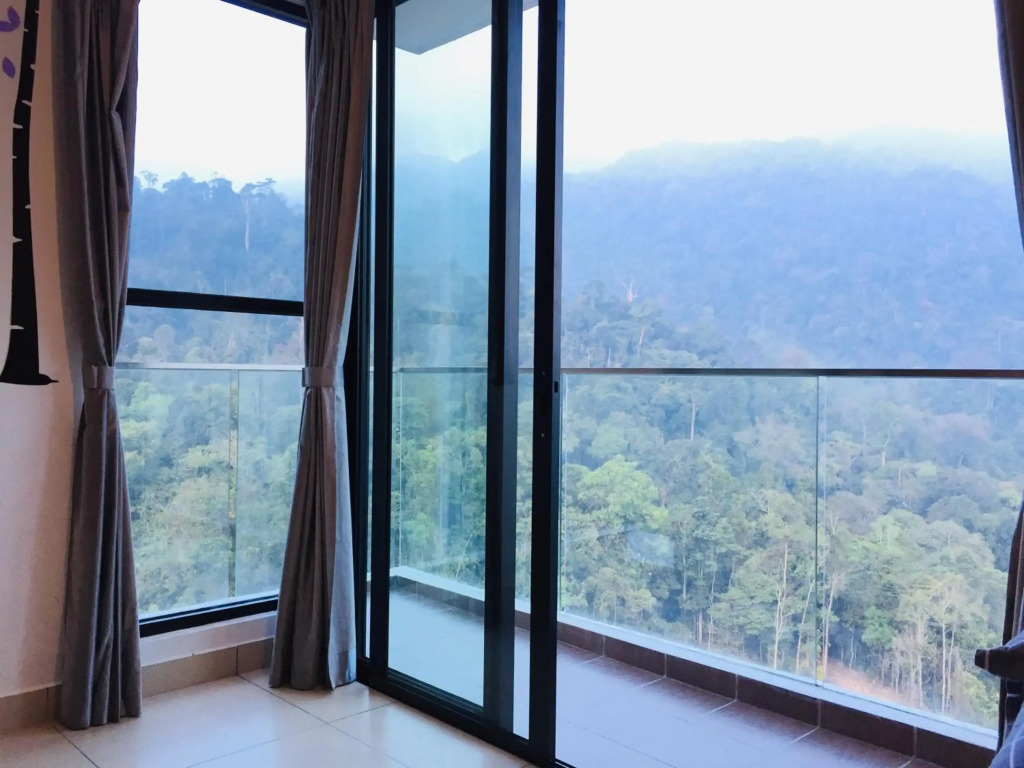 12pax Golden Shine Homestay @Midhills Genting