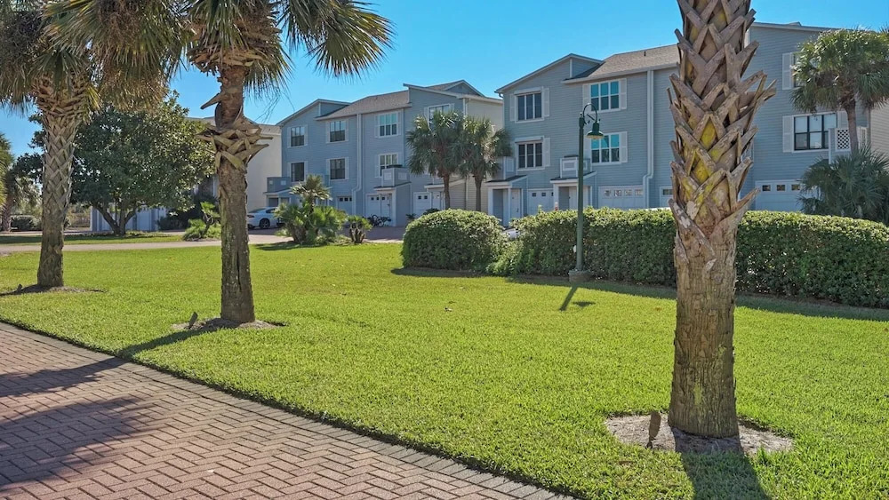 Modern & Updated - Gulf-front - Steps to the Beach