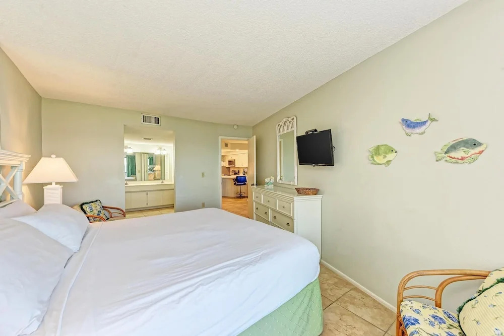 Coquina Tropics-3 Bedrooms- Bathroom-water Views From Every Room