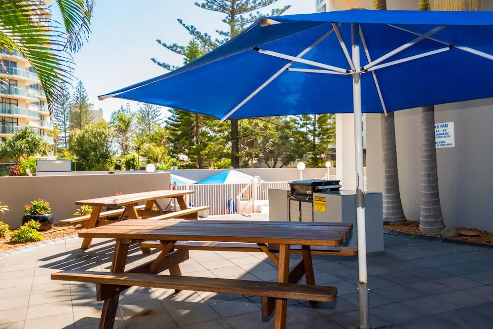 Private G/F 1 bedroom Carlton Apartment Cross the Road to Beach