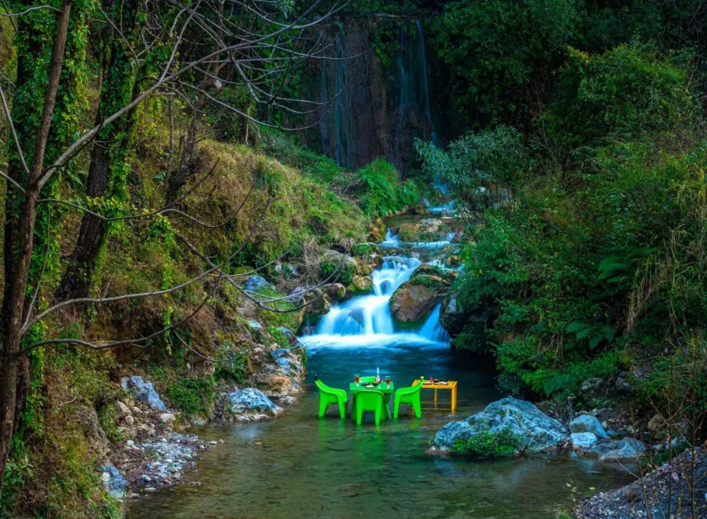 The Hosteller Mussoorie By the Streamside, Kempty
