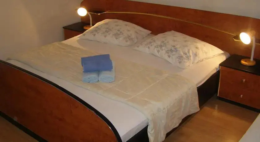 Rooms Dropulić