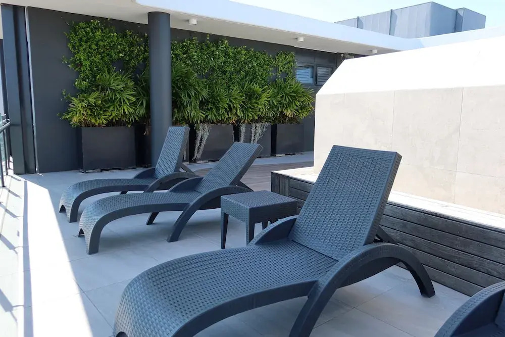 Luxury Palm Beach 1 BDR in The Village