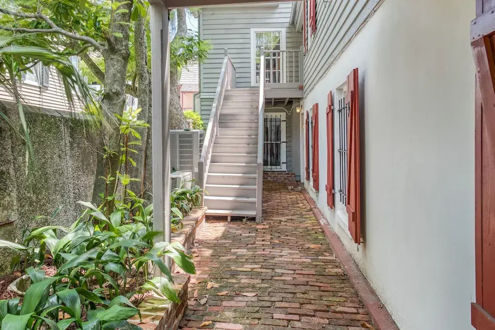 Colonial Quarter Hideaway With Modern Comforts & Balcony - Near the Beach