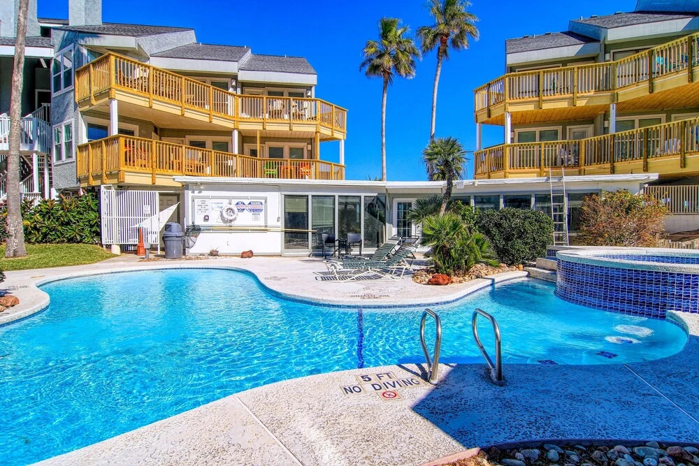 Third Floor Seabatical Condo in Mustang Island by Redawning