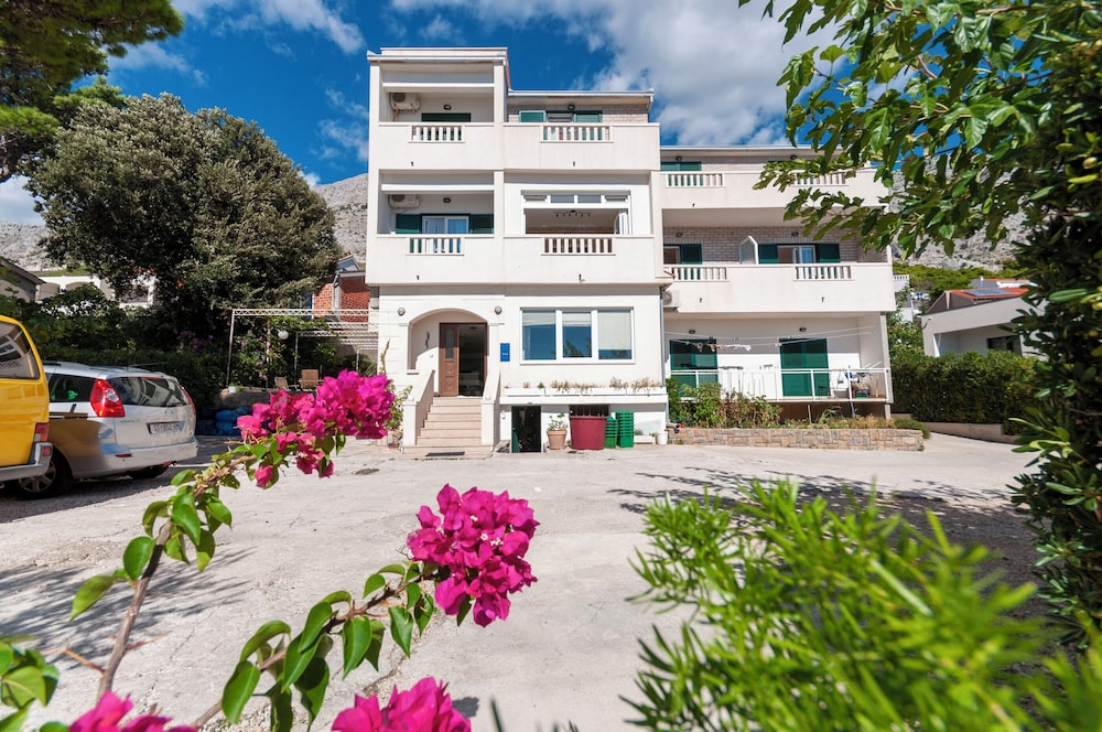 Apartments Blazenka