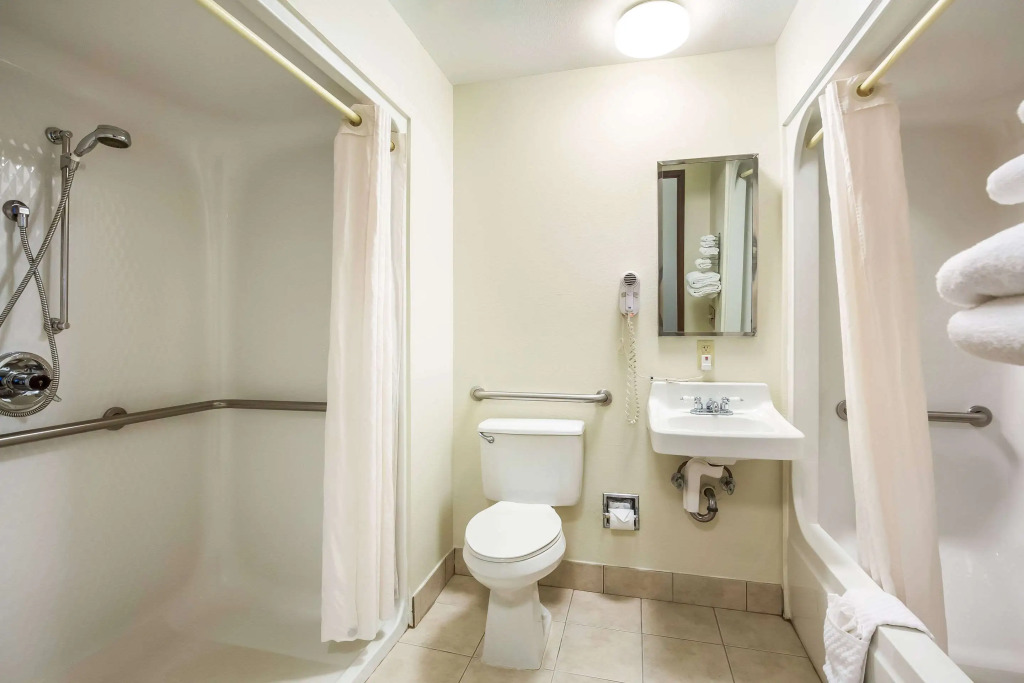 Econo Lodge Inn & Suites Fairview Heights St Louis