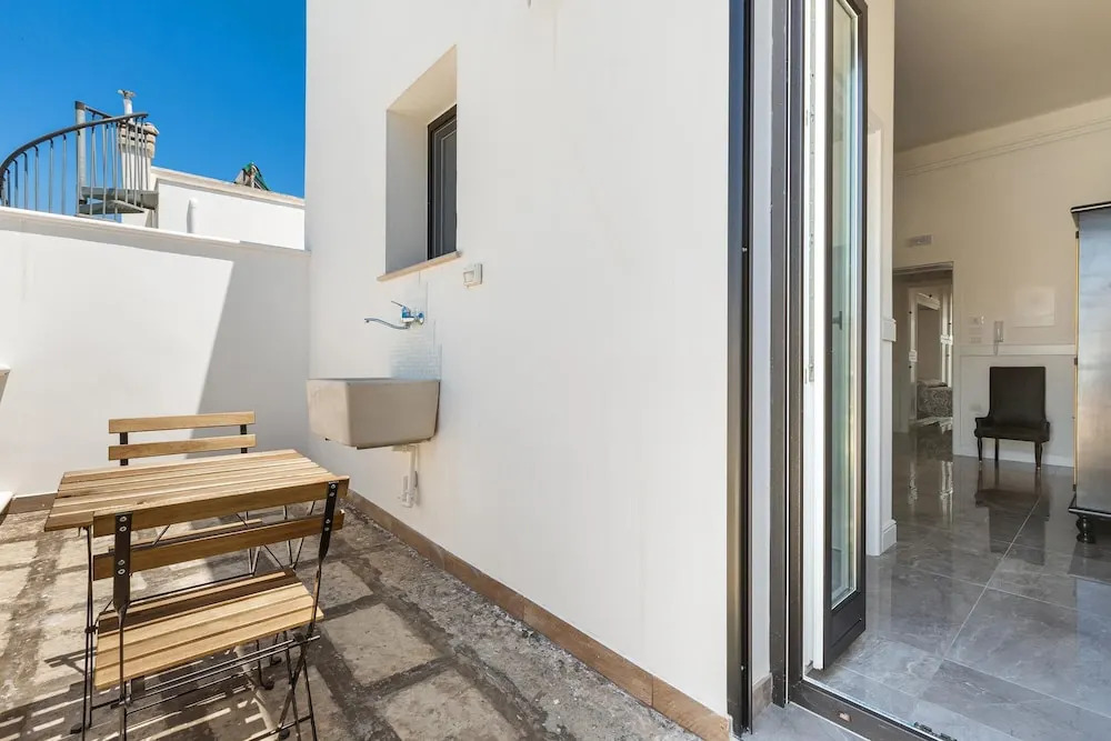 2446 Palazzo Montagna - Mono by Barbarhouse