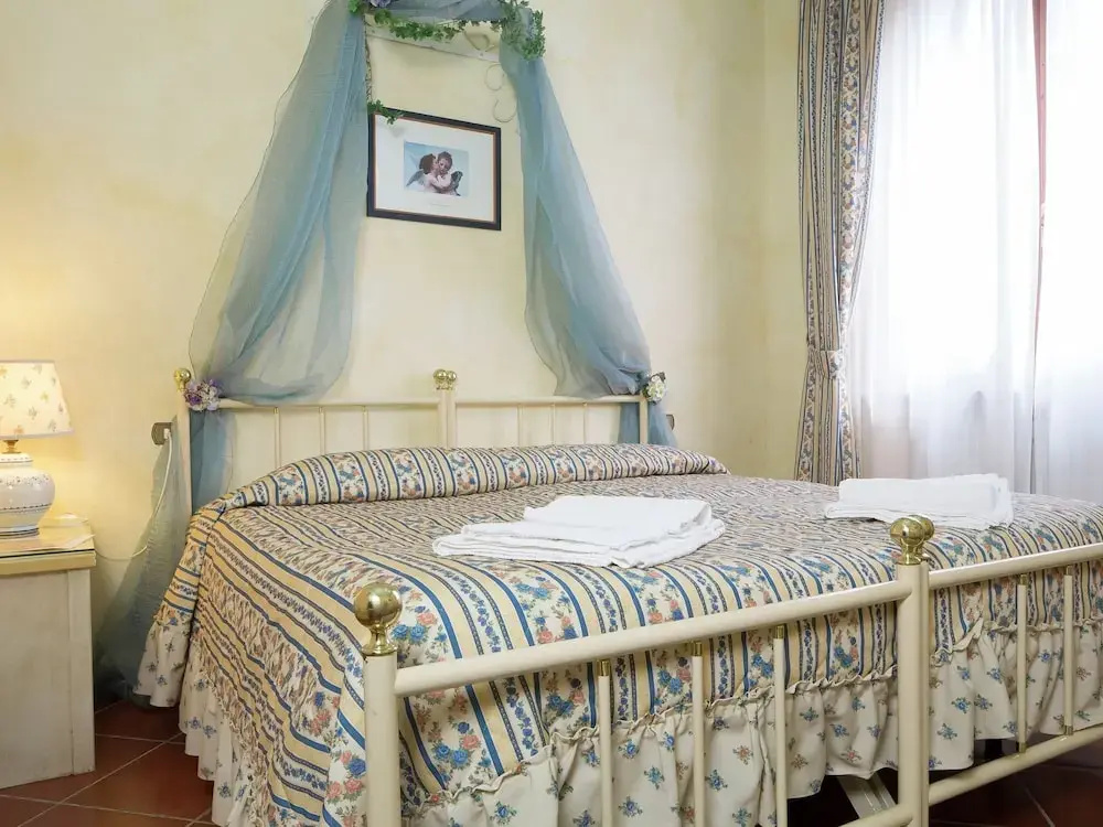 Beautiful Farmhouse in San Vivaldo with Swimming Pool