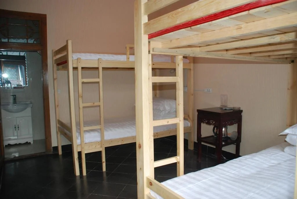 A Piece of Red Cloth Youth Hostel