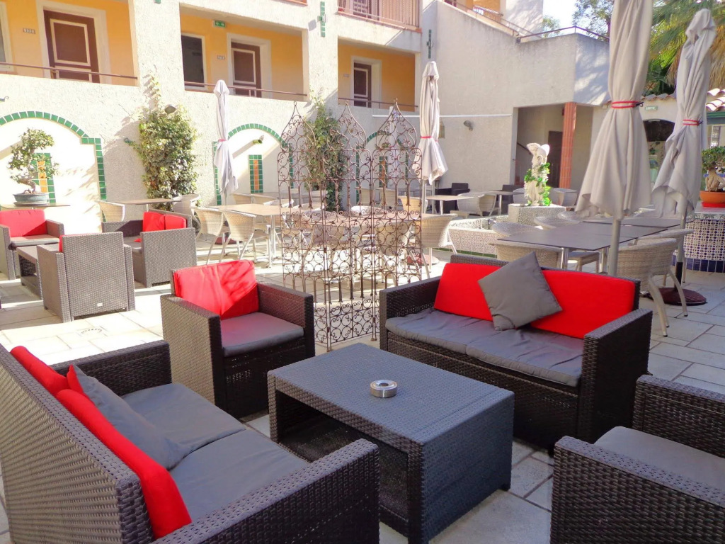 Logis Hôtel Les II Mas - Perpignan Sud