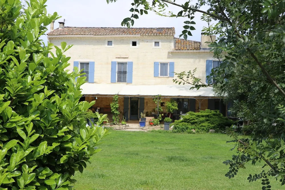 Le Mas des Cerisiers JACUZZI et SAUNA inclus pour tous les logements