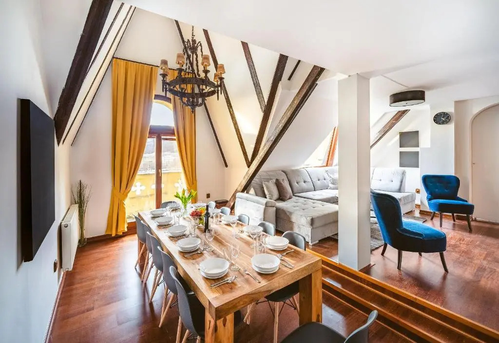 5BR 2BATH Masarykovo nábřeží apartment