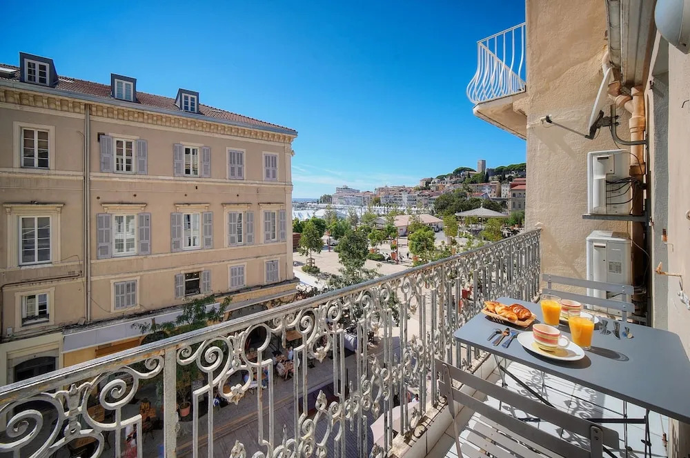 2 Chambres- Balcon- F lix Faure-forville A2b023