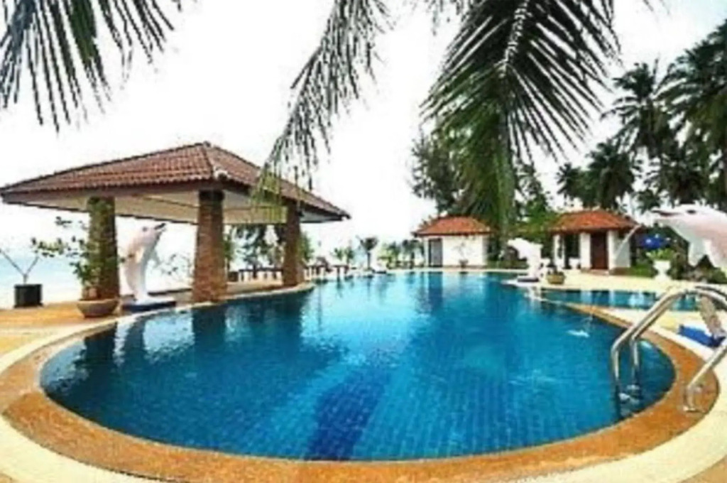 Alongkot Beach Resort Khanom