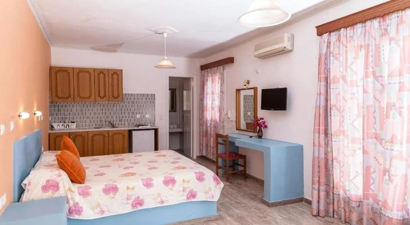 Avraki Rooms & Studios