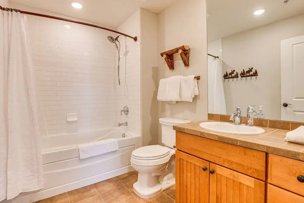 Ski-in/ski-out Granby Penthouse w/ Mountain Views!