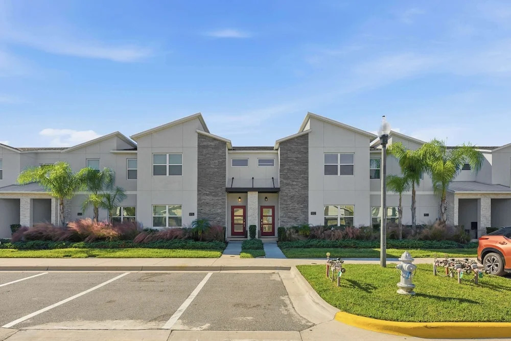 1112 Luxurious Champions Gate Family Townhouse With Private Pool Theme Park Access