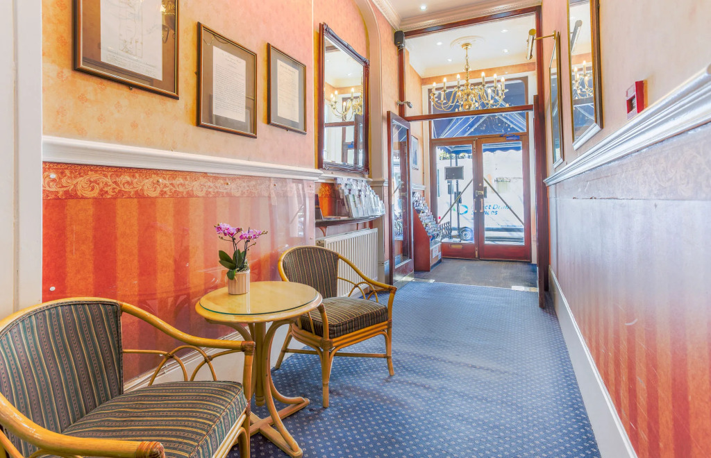 London Town Hotel