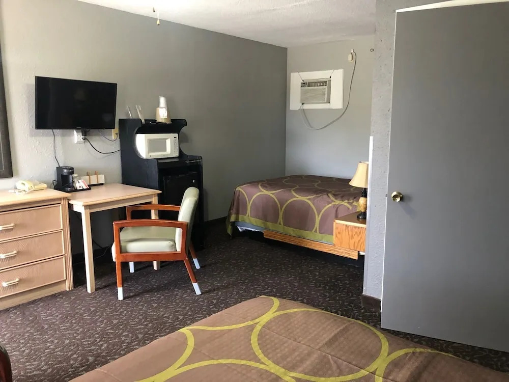 Hawkeye Motel