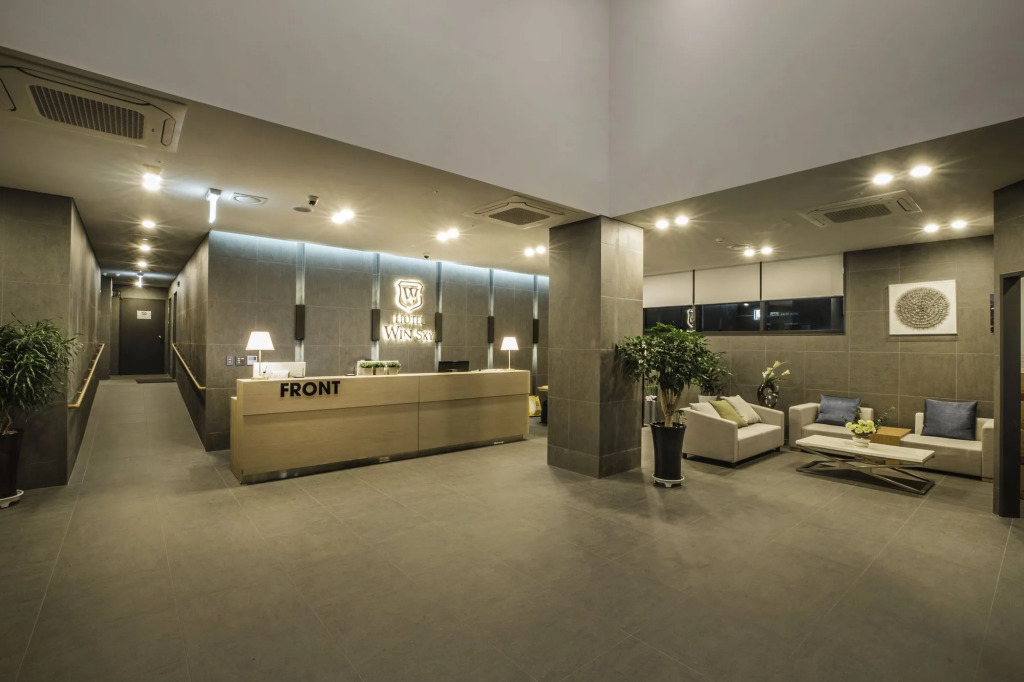 Win Sky Hotel