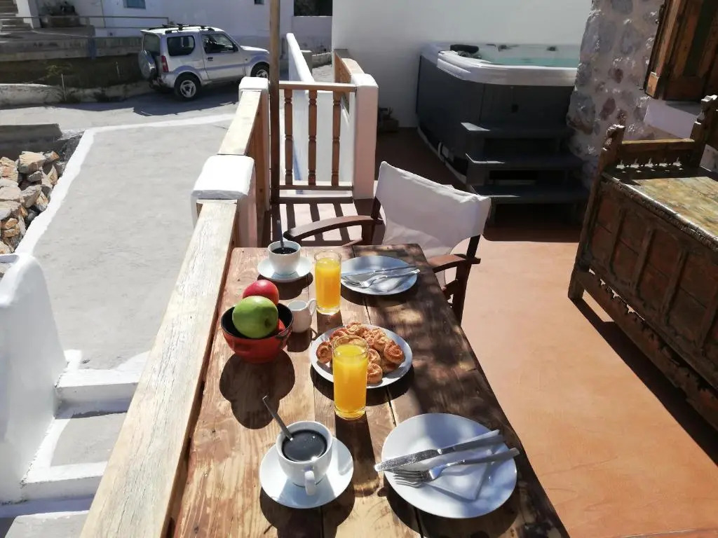 Yalos House