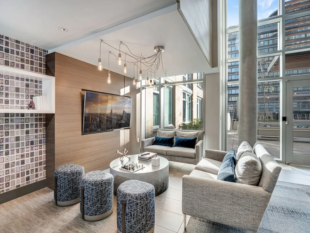 Global Luxury Suites Crystal City