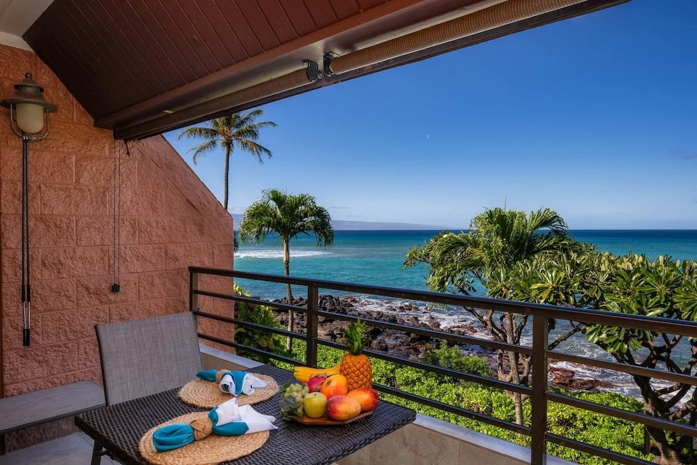 Kuleana 409 Oceanfront 1 bedroom 1 bath condo 1 Condo by RedAwning
